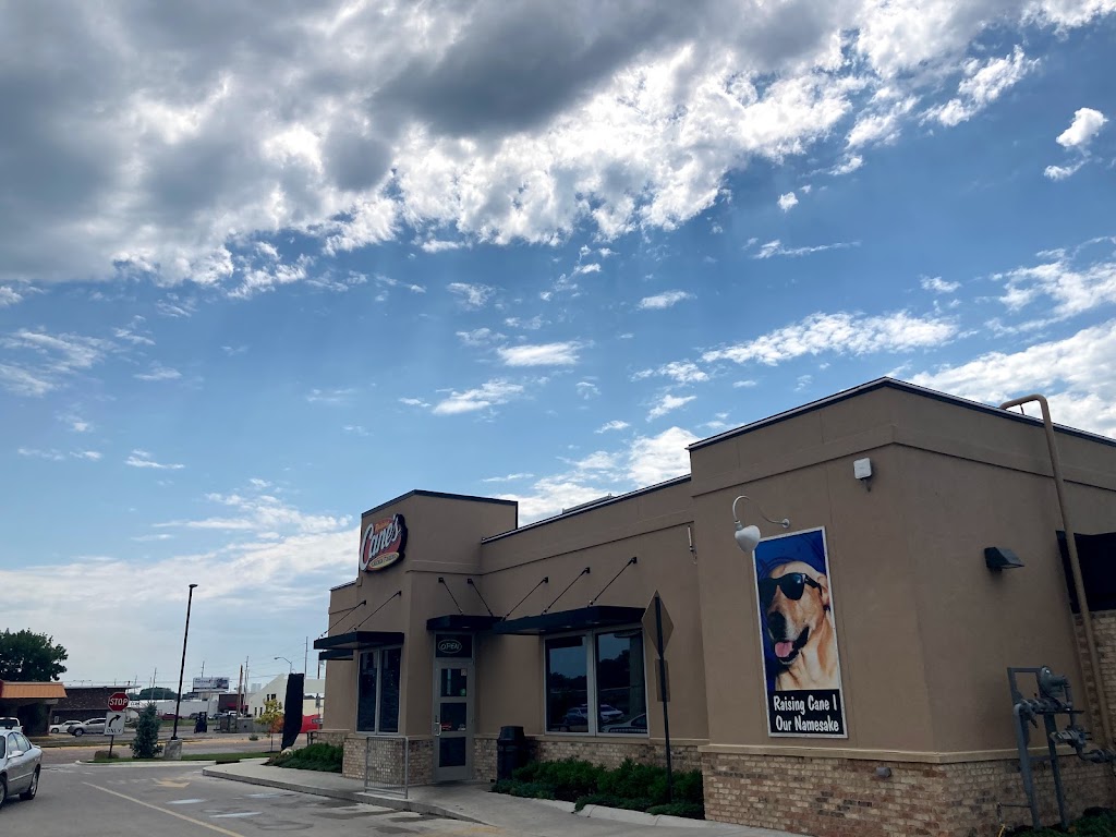 Raising Canes Chicken Fingers | meal takeaway | 1150 S 13th St, Norfolk, NE 68701, USA | 4023167068 OR +1 402-316-7068