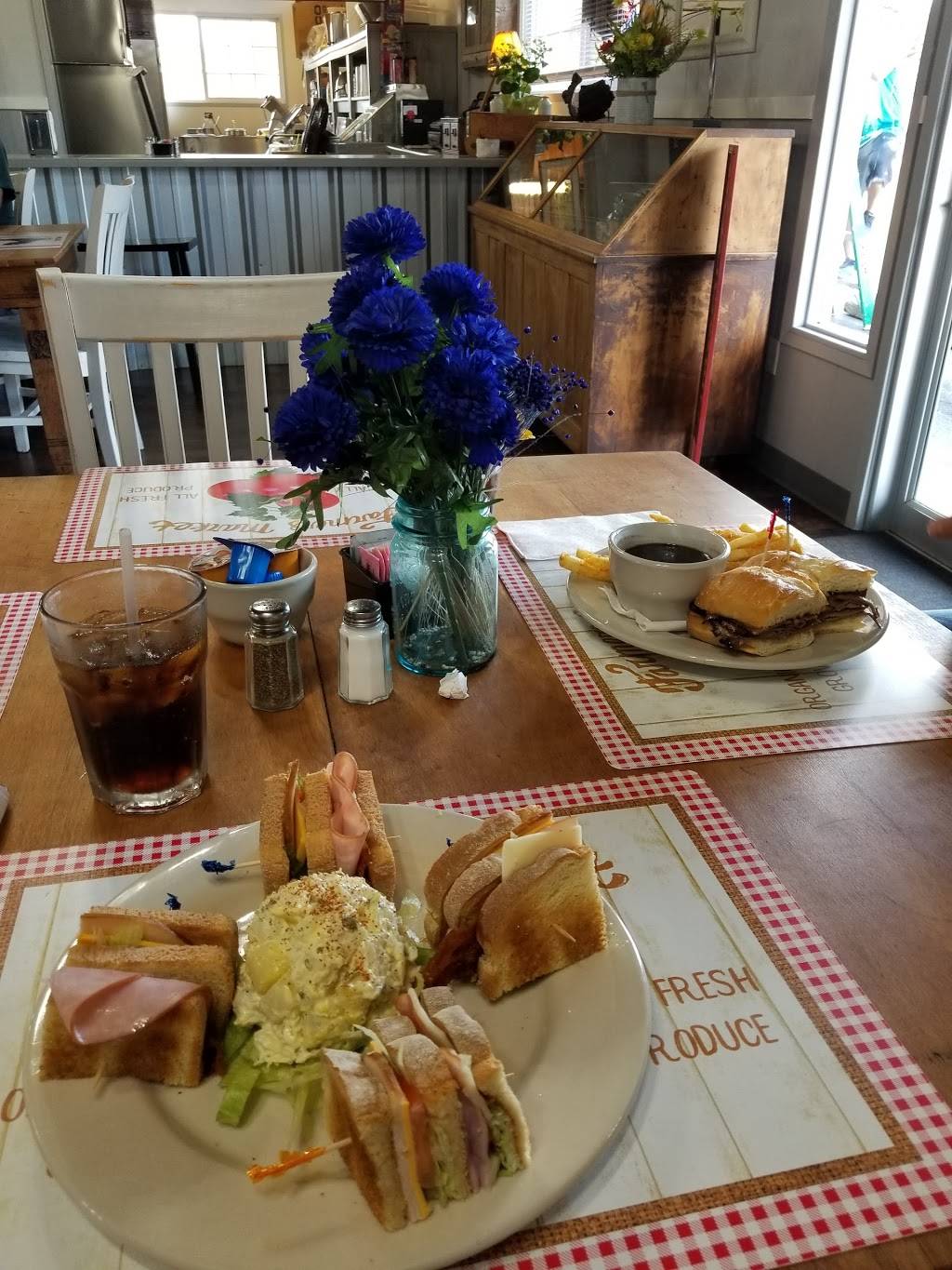 Gray Goat Bar and Grill | restaurant | 314 W Pine St, Oakville, WA 98568, USA | 3608587118 OR +1 360-858-7118