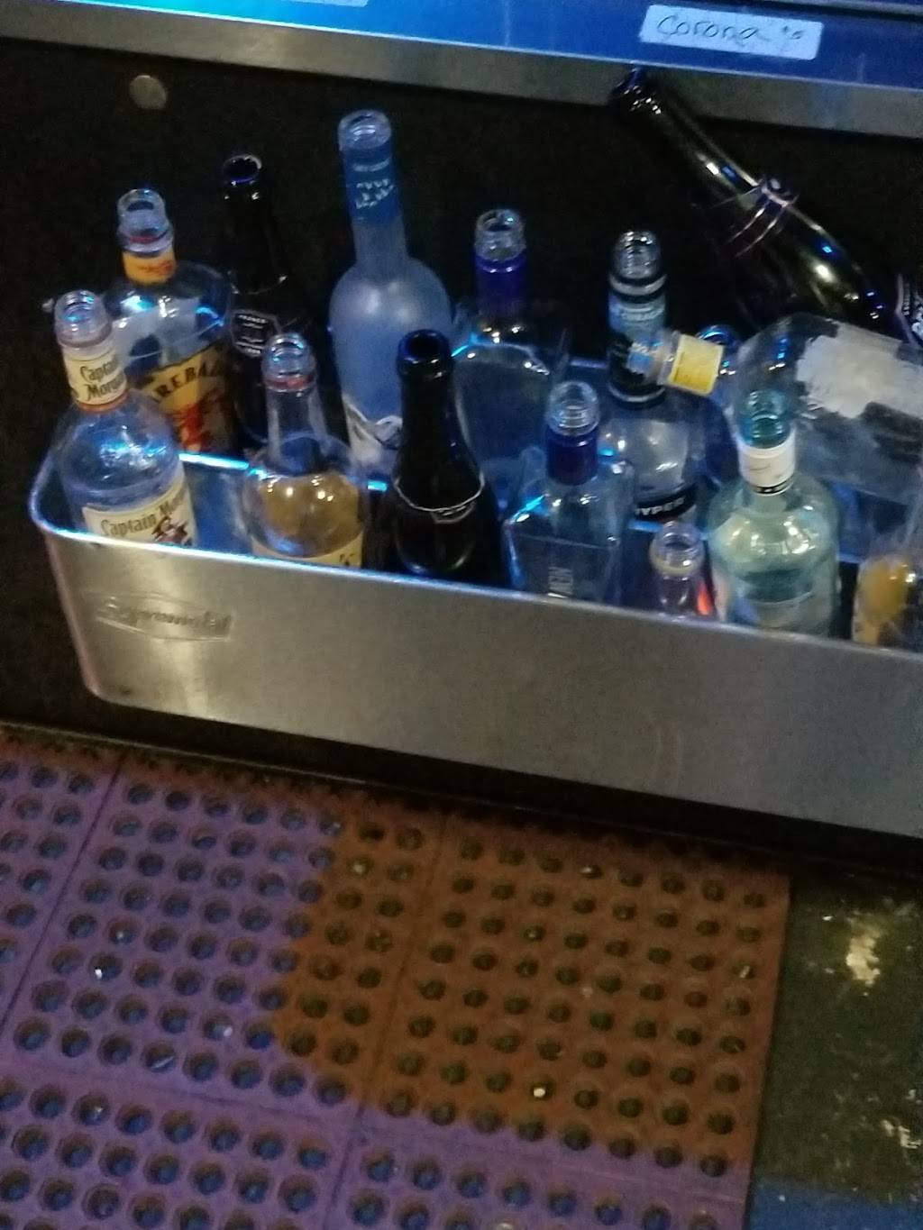 Cloud 9 Bar and Grille | night club | 225 Ocean Blvd, Hampton, NH 03842, USA | 6039260099 OR +1 603-926-0099