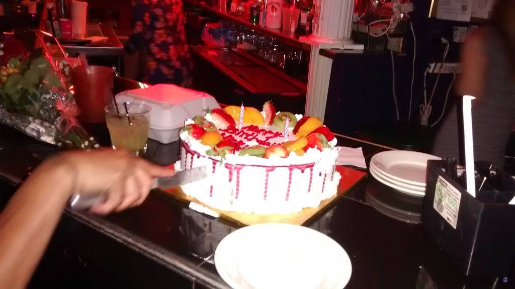 Lilians Restaurant | restaurant | 3901 Mt Vernon Ave, Alexandria, VA 22305, USA | 7038378494 OR +1 703-837-8494