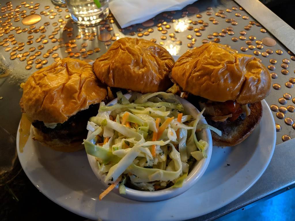 Flat Iron Tap | restaurant | 2007, 150 Center St, Lake Geneva, WI 53147, USA | 2628124064 OR +1 262-812-4064