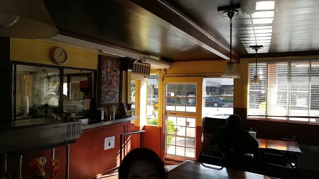 Bronco Burrito | restaurant | 19511 Ventura Blvd, Tarzana, CA 91356, USA | 8183436149 OR +1 818-343-6149