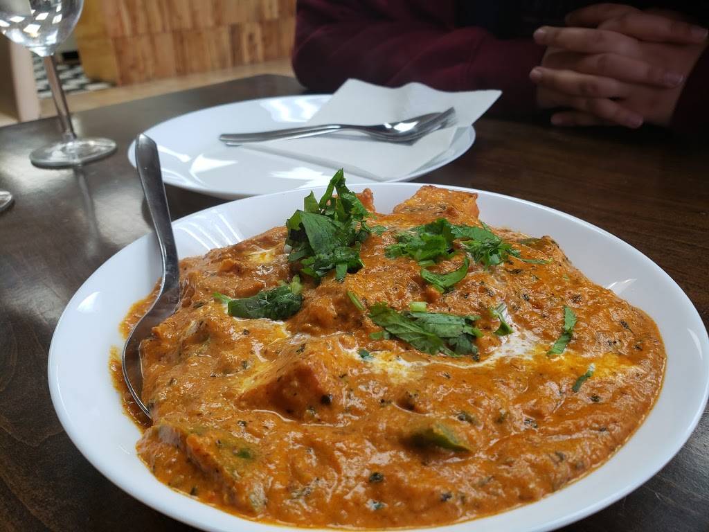 Royal Spice Indian Restaurant | restaurant | 1443 Main St E, Hamilton, ON L8K 1C4, Canada | 9055280981 OR +1 905-528-0981