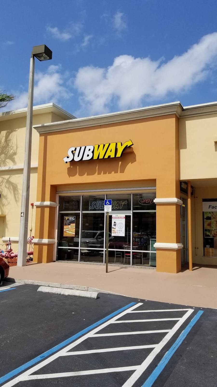 Subway Restaurants | restaurant | Five Points Plaza, 2715 N Dixie Hwy Unit # 2, Wilton Manors, FL 33334, USA | 9545681661 OR +1 954-568-1661