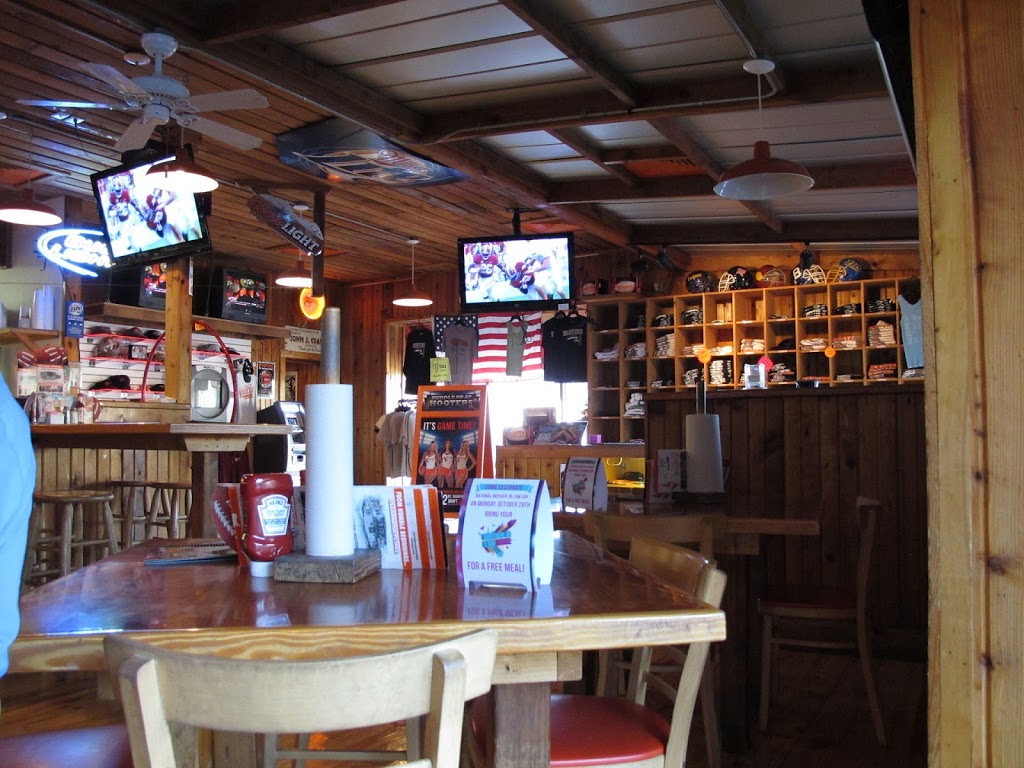 Hooters | restaurant | 28975 US-98, Daphne, AL 36526, USA | 2516253910 OR +1 251-625-3910
