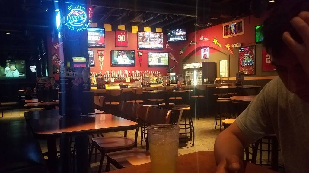 Buffalo Wild Wings | meal takeaway | 1328 P St, Lincoln, NE 68508, USA | 4024752999 OR +1 402-475-2999