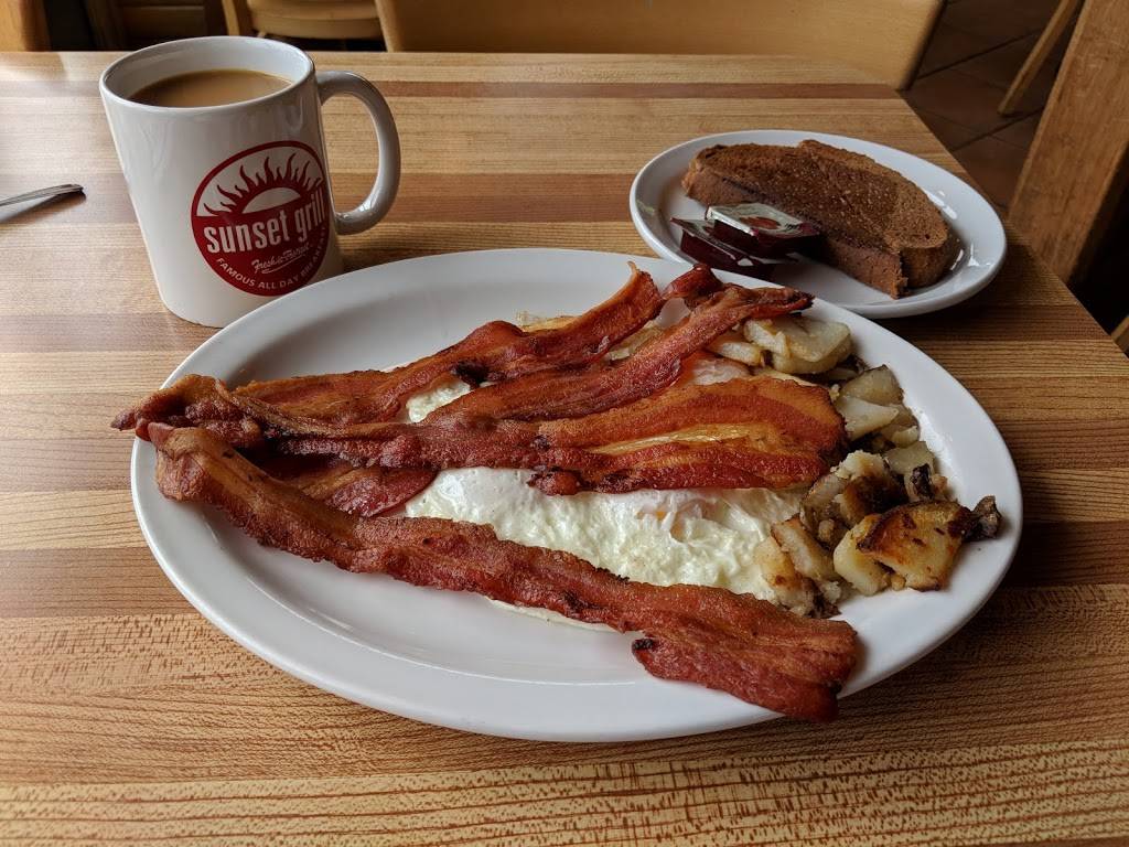 Sunset Grill | restaurant | 102 Lakeshore Rd W, Mississauga, ON L5H 2E1, Canada | 9058912200 OR +1 905-891-2200