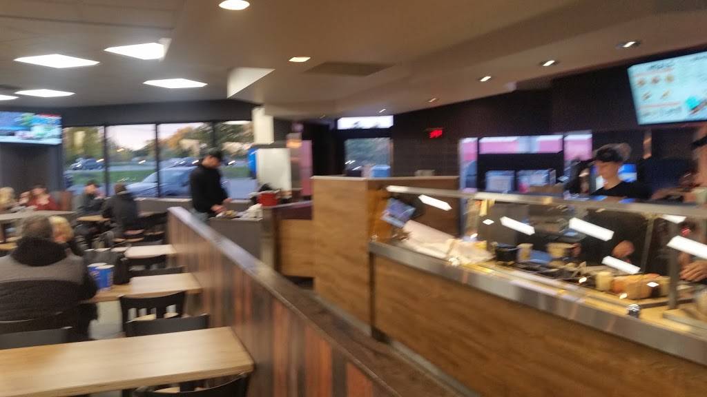 Harveys | restaurant | 1111 Davis Dr, Newmarket, ON L3Y 8X2, Canada | 9058535351 OR +1 905-853-5351