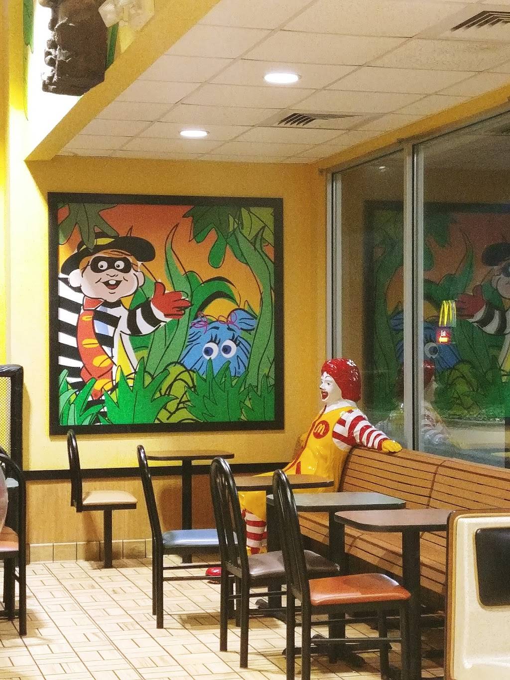 McDonalds | cafe | 729 W Milwaukee St, New Hampton, IA 50659, USA | 6413944057 OR +1 641-394-4057