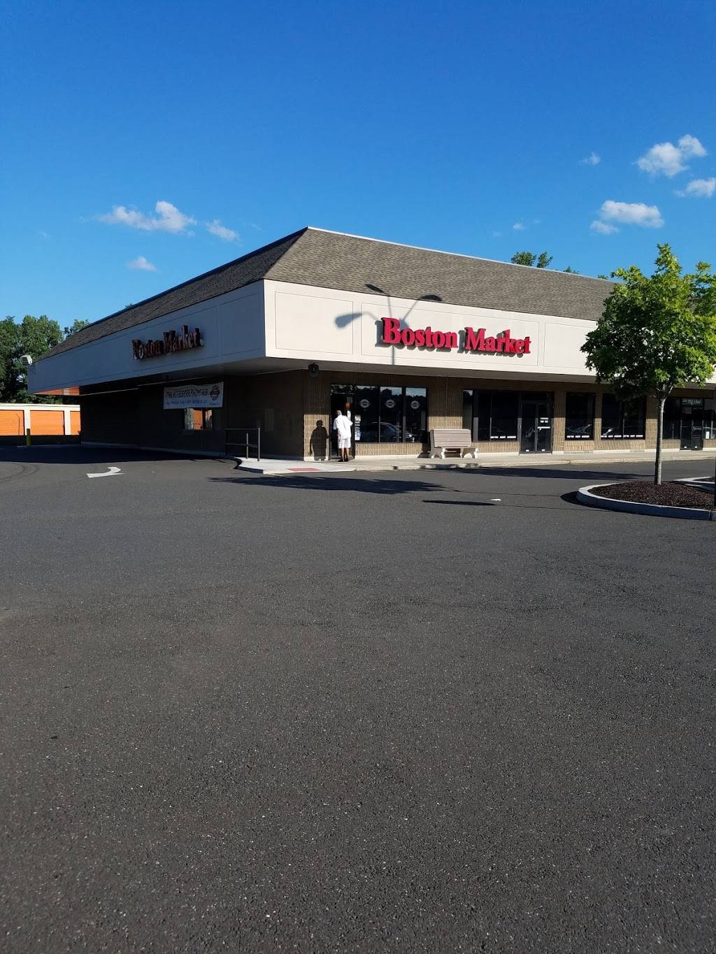 Boston Market | restaurant | 61 Newtown Rd, Danbury, CT 06810, USA | 2037924868 OR +1 203-792-4868