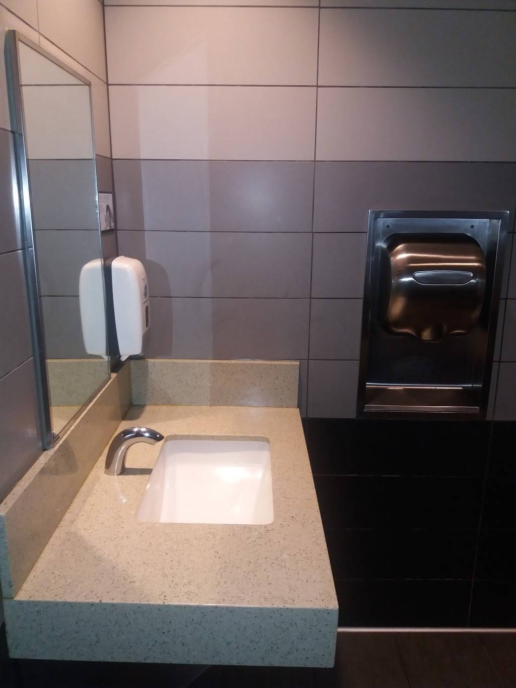 Panda Express | meal takeaway | 1503 E San Marnan Dr, Waterloo, IA 50702, USA | 3192328888 OR +1 319-232-8888