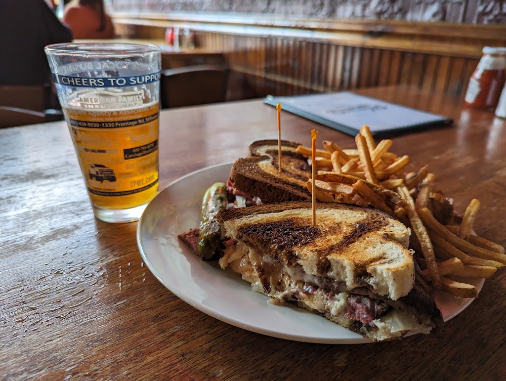 Howards Bar | restaurant | 302 Main St S, Stillwater, MN 55082, USA | 6514399902 OR +1 651-439-9902