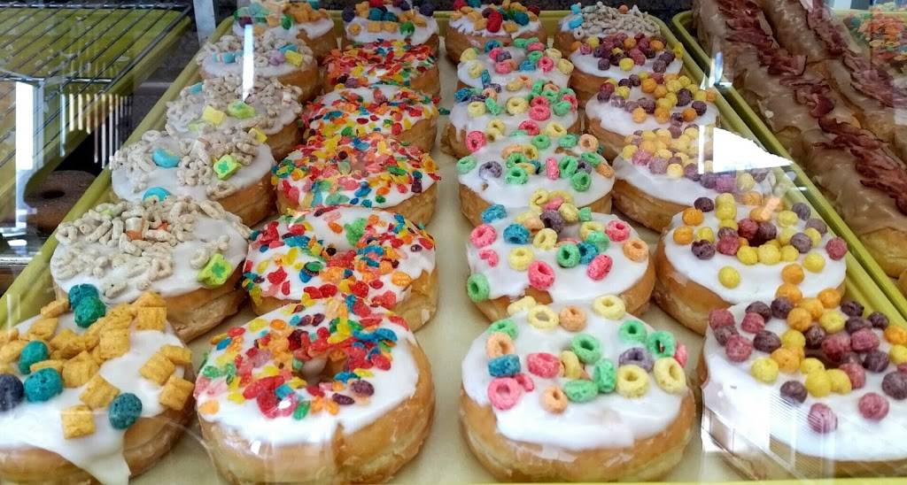 Ravins Donuts & Ice Cream | restaurant | 14664 7th St, Victorville, CA 92395, USA | 7608813545 OR +1 760-881-3545