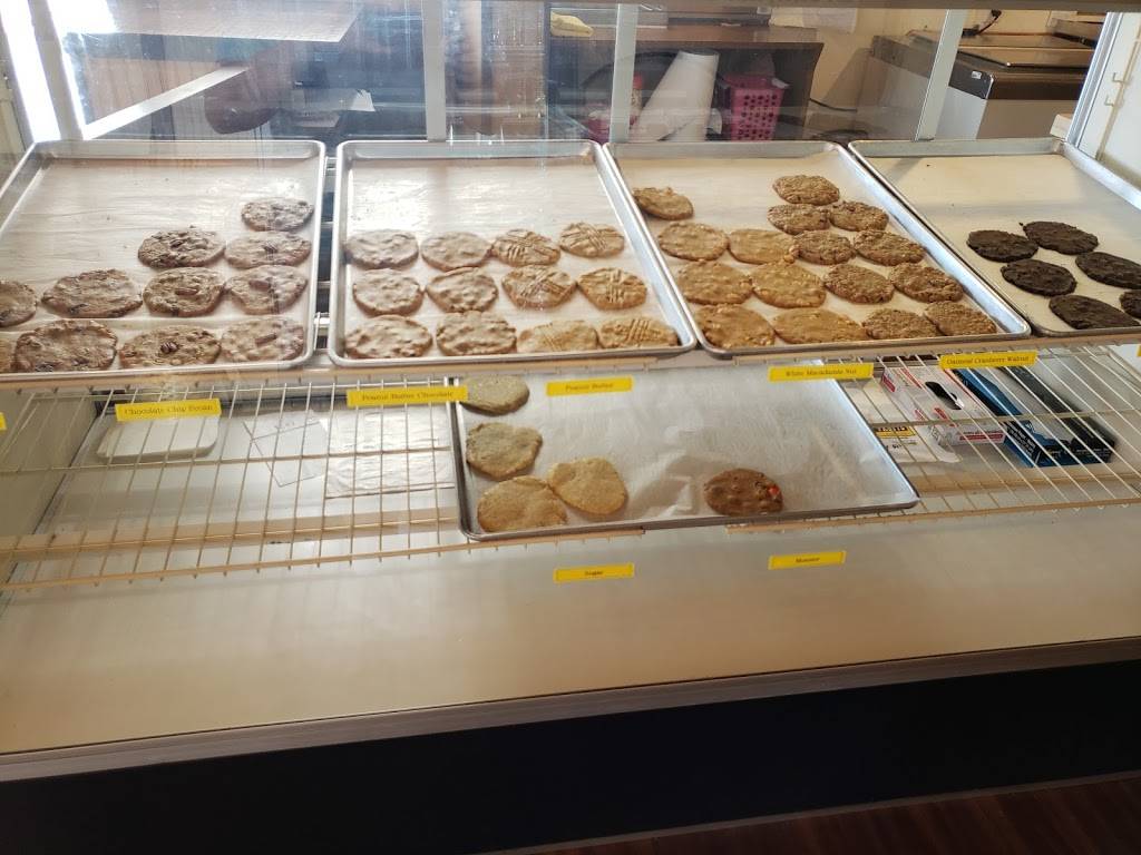 Mackinaw Pastie & Cookie Co | bakery | 698 US-2, St Ignace, MI 49781, USA | 9062985050 OR +1 906-298-5050