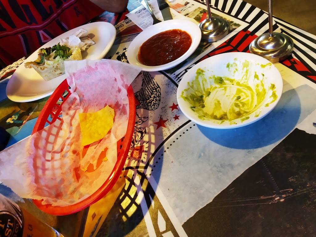 Wahoos Fish Taco | restaurant | 3000 Bristol St, Costa Mesa, CA 92626, USA | 7144350130 OR +1 714-435-0130