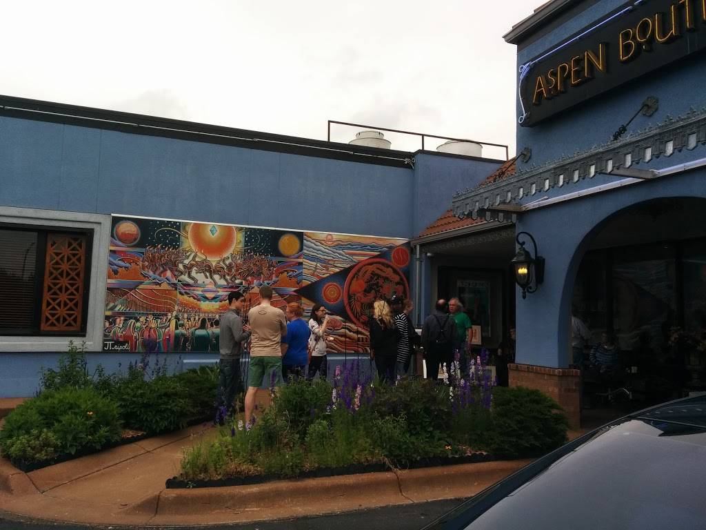 Wine Dive | restaurant | 4714 E Douglas Ave, Wichita, KS 67208, USA | 3166132772 OR +1 316-613-2772