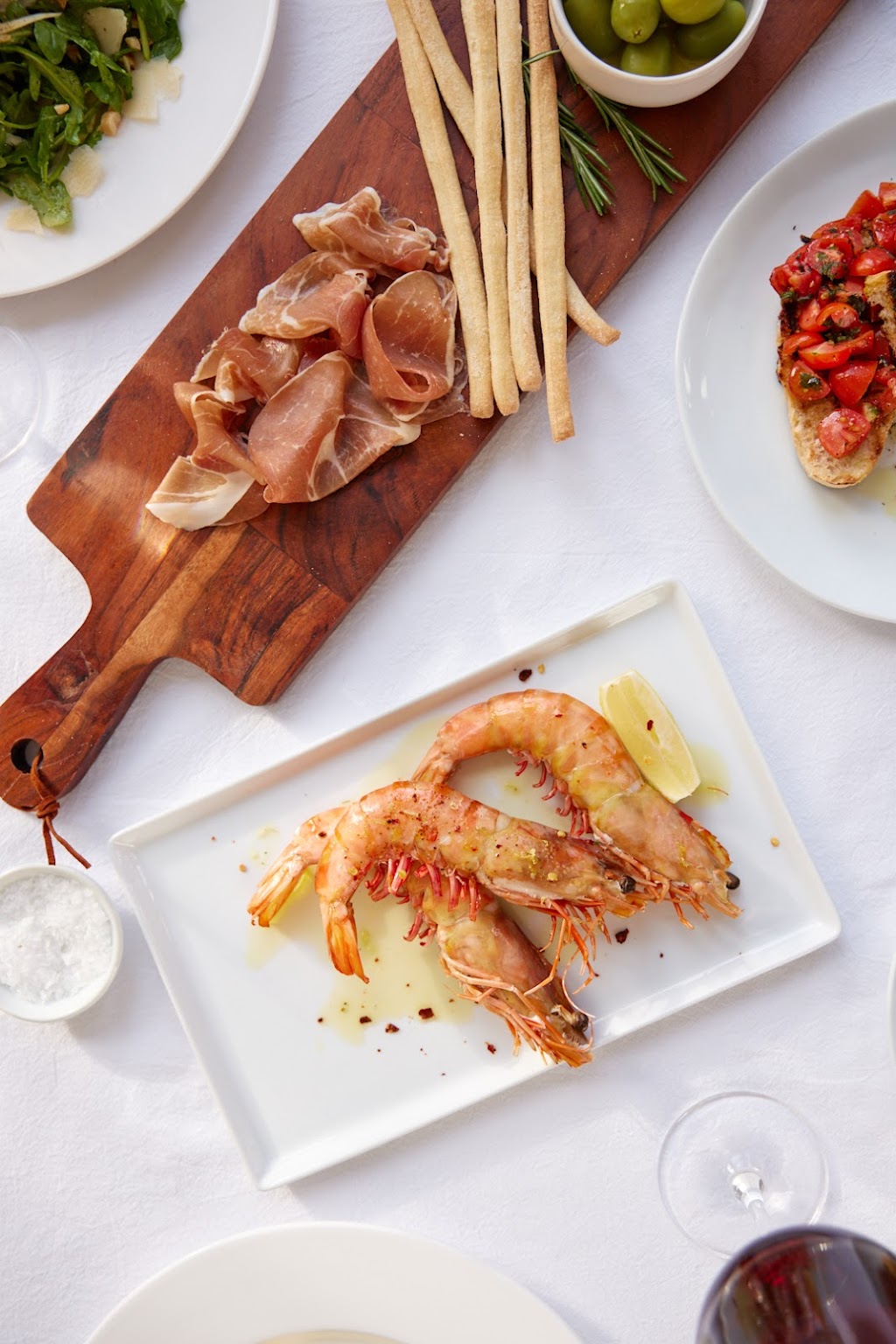 Gia | restaurant | 5555 Xerxes Ave S, Minneapolis, MN 55410, USA | 6122747163 OR +1 612-274-7163