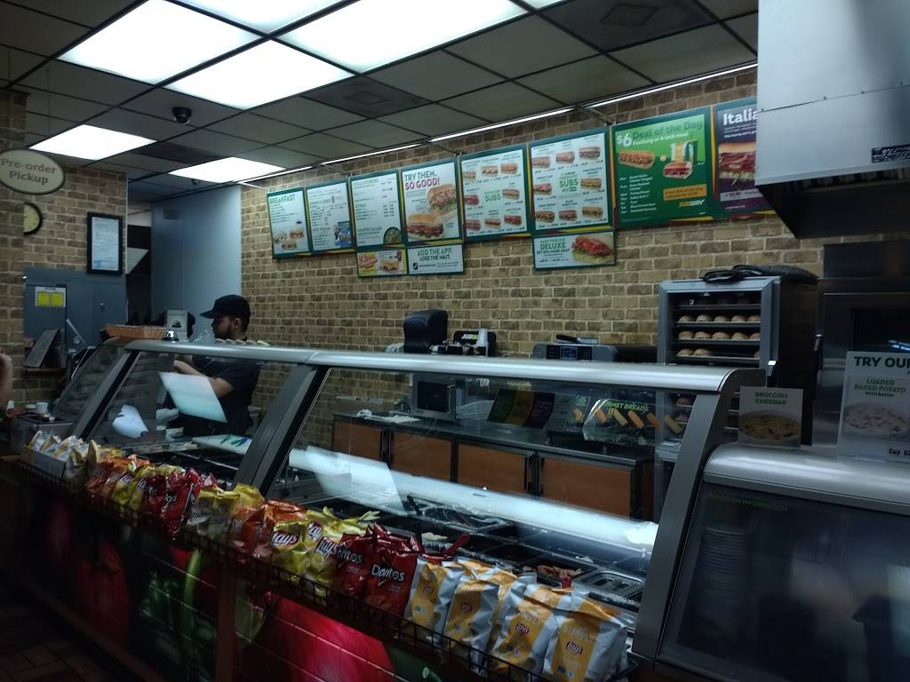 Subway Restaurants | restaurant | 2927 E Southcross, San Antonio, TX 78223, USA | 2105310320 OR +1 210-531-0320