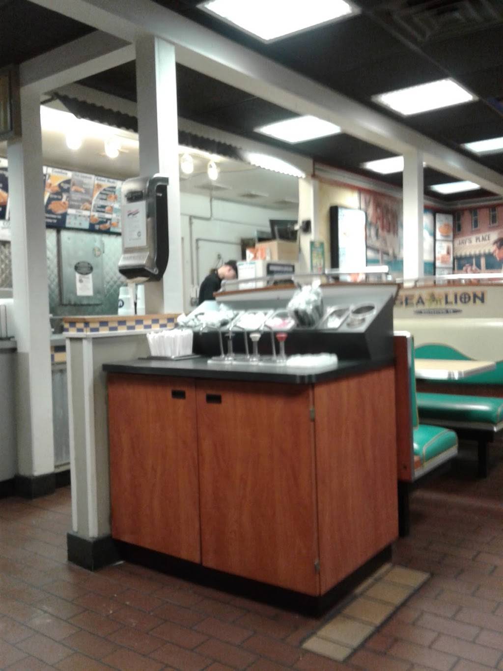 Long John Silvers | restaurant | 1821 E Wheeling Ave, Cambridge, OH 43725, USA | 7404393716 OR +1 740-439-3716