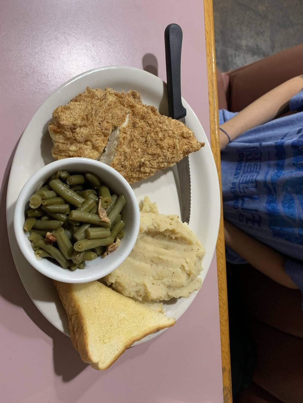 JS Cafe | restaurant | 408 N Franklin St, Holland, TX 76534, USA | 2542490087 OR +1 254-249-0087