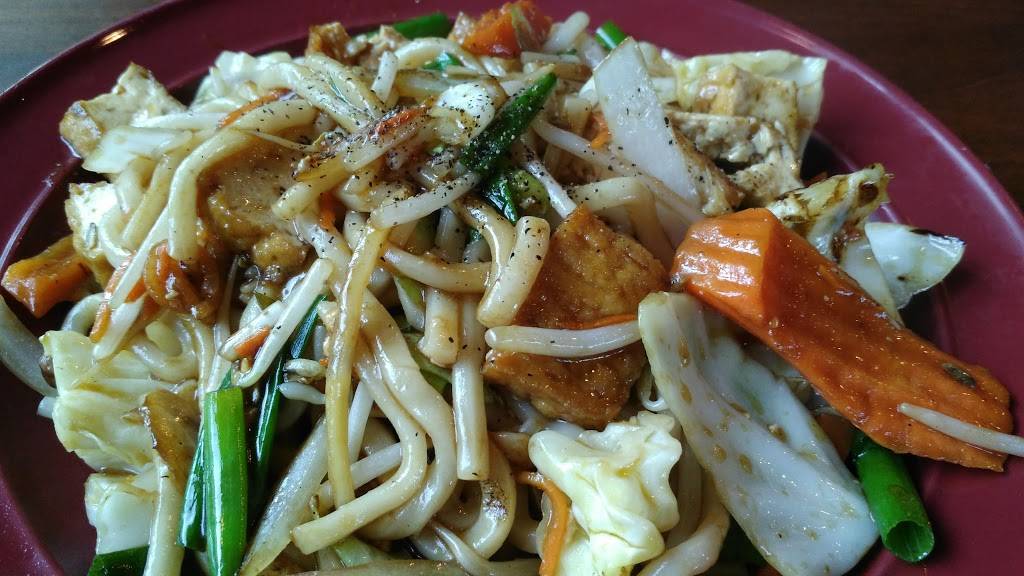 VIP Thai Cuisine | restaurant | 3520 Seven Bridges Dr, Woodridge, IL 60517, USA | 6305419007 OR +1 630-541-9007