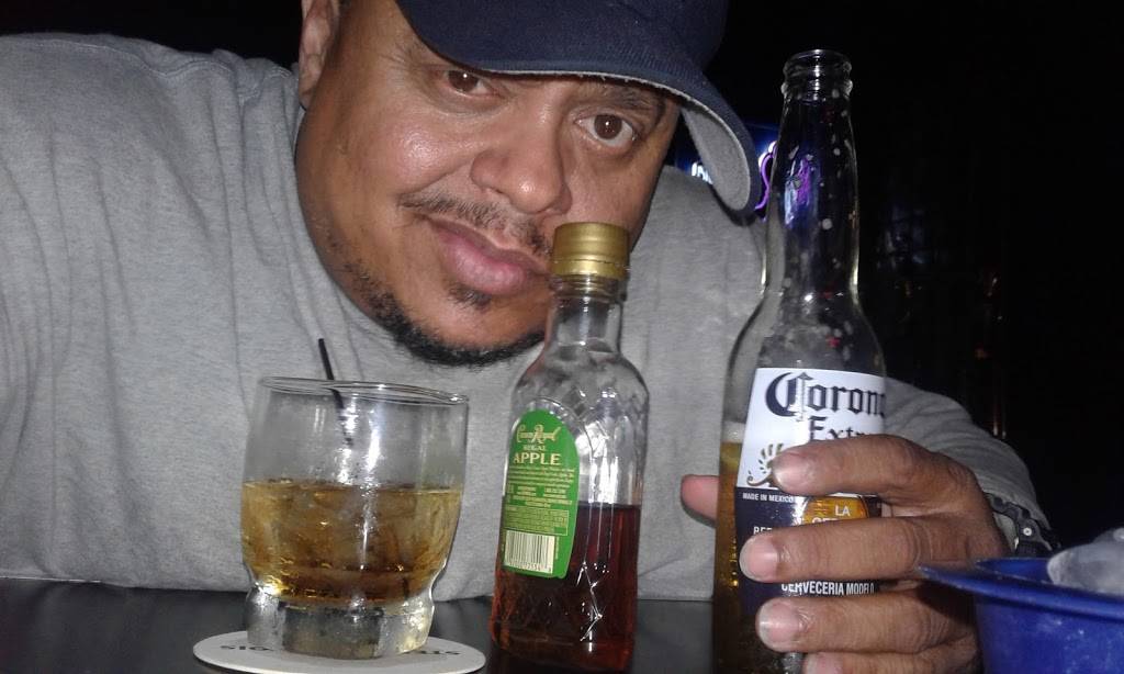 Neighborhood Bar & Grill | restaurant | 4337 N Broadway, St. Louis, MO 63147, USA | 3144997236 OR +1 314-499-7236