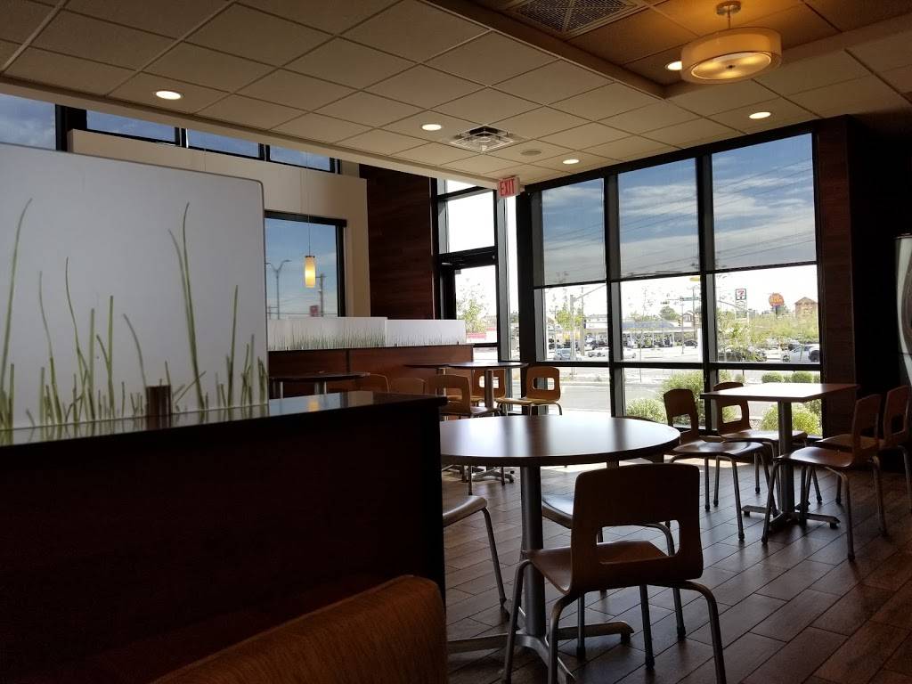 Wendys | restaurant | 1501 George Dieter Dr, El Paso, TX 79936, USA | 9152297660 OR +1 915-229-7660