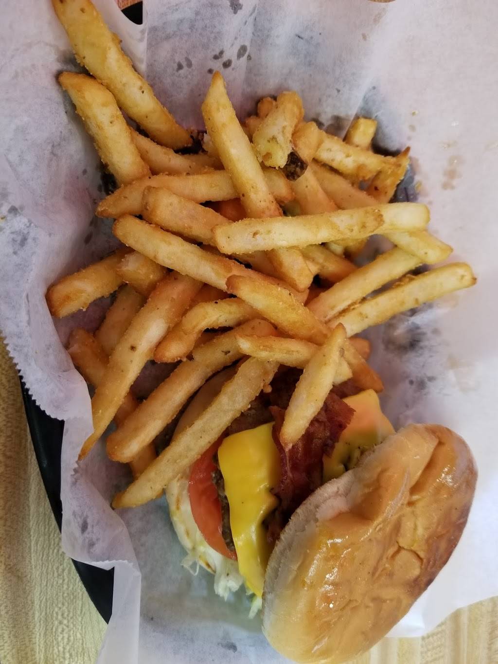 Arnolds Famous Homemade Hamburgers | restaurant | 184 Civic Center Blvd, Anderson, SC 29625, USA | 8642262173 OR +1 864-226-2173