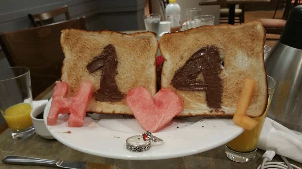 Mizzen | restaurant | 1 Harbour Square, Toronto, ON M5J 1A6, Canada | 4163617454 OR +1 416-361-7454