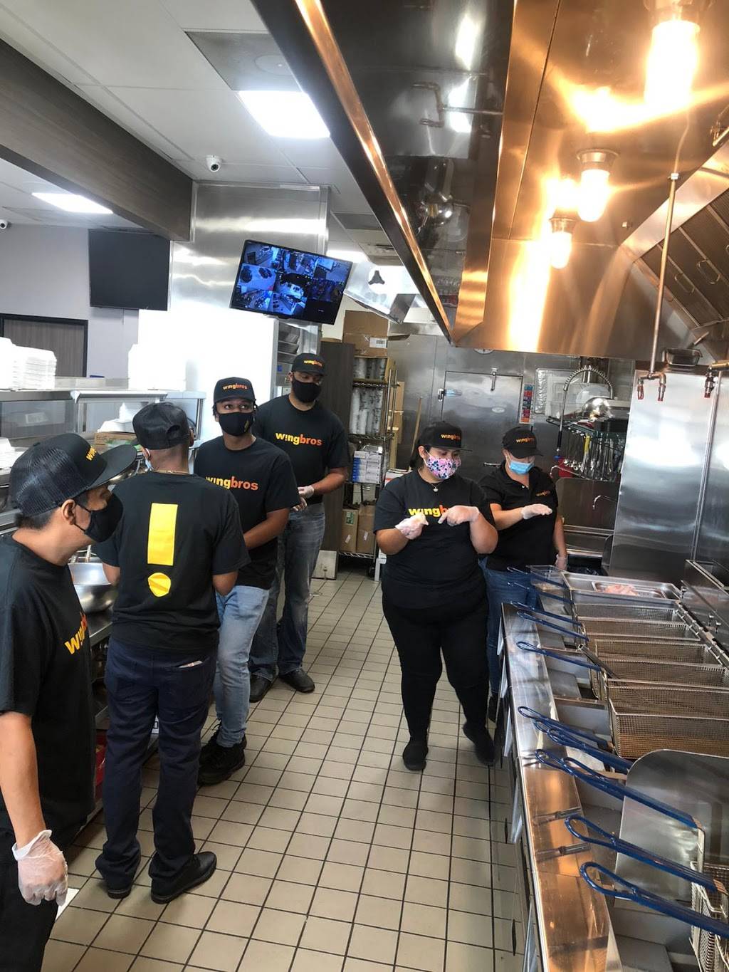 Wing Bros | meal takeaway | 11272 Palmdale Rd Suite # 2, Adelanto, CA 92301, USA | 7608673222 OR +1 760-867-3222