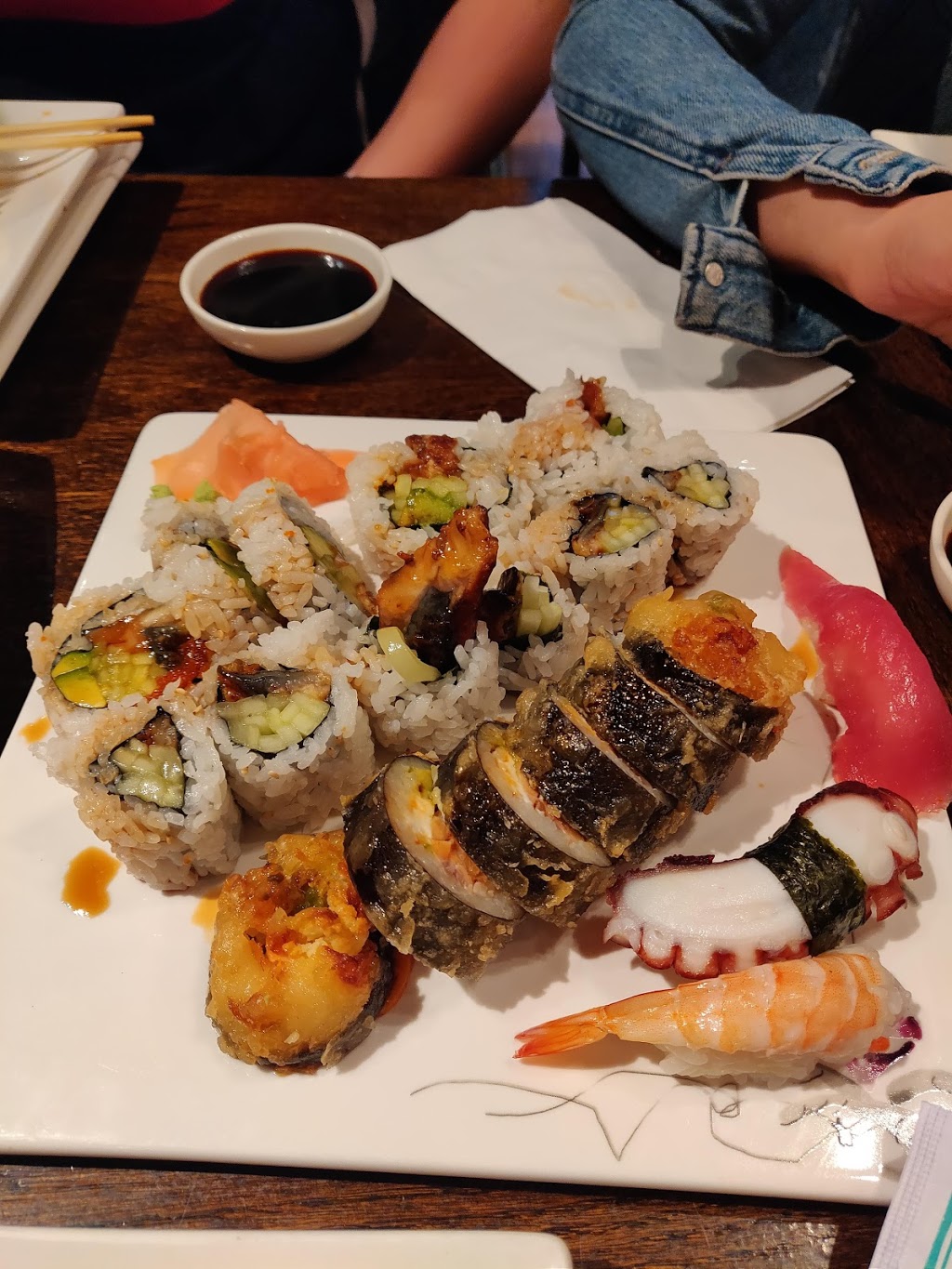 Sushi Para M | restaurant | 1633 N Milwaukee Ave, Chicago, IL 60647, USA | 7732526828 OR +1 773-252-6828