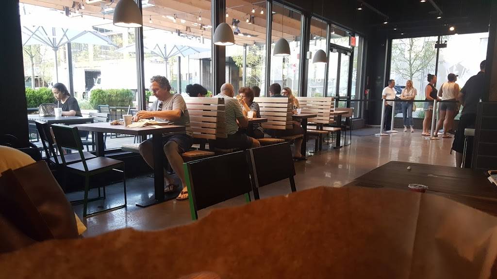 Shake Shack | restaurant | Heartland Village, Staten Island, NY 10314, USA | 9295290513 OR +1 929-529-0513