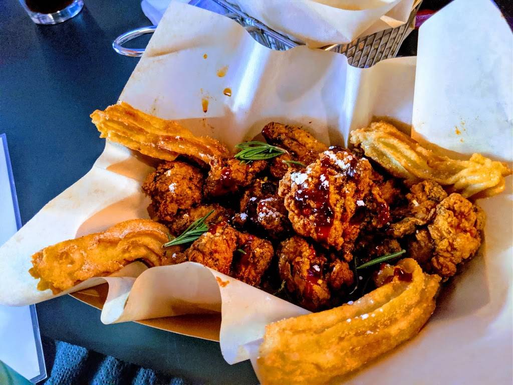 8 Track | restaurant | 2805 Manor Rd, Austin, TX 78722, USA | 5123587870 OR +1 512-358-7870