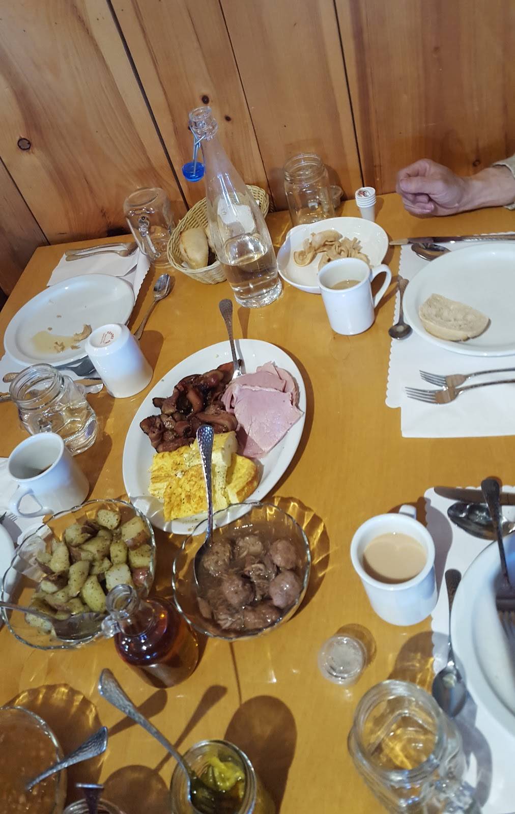 Érablière Hilltop | restaurant | 4329 Chemin Symington, Dunham, QC J0E 1M0, Canada | 4502952270 OR +1 450-295-2270