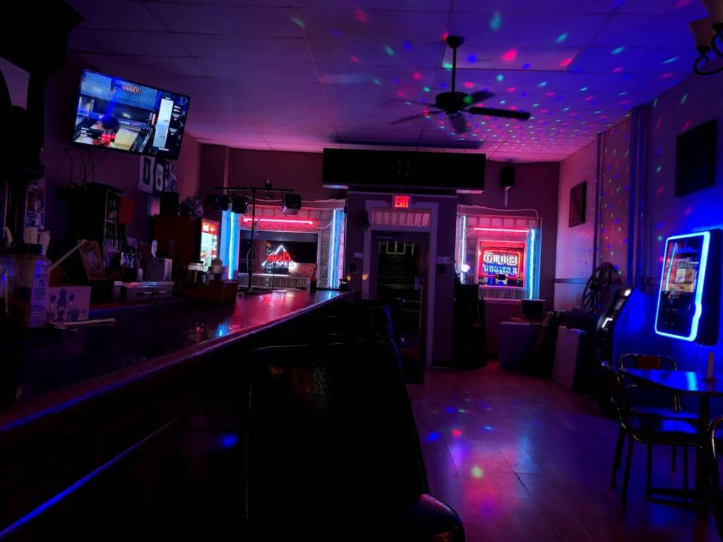 Tavern on the Square | restaurant | 118 S 3rd St, Boonville, IN 47601, USA | 8126414131 OR +1 812-641-4131