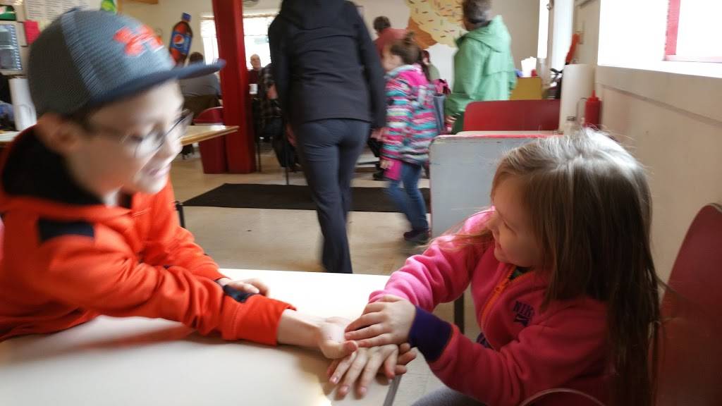 Treats N Eats | restaurant | 21 Union St, Sidney, NY 13838, USA | 6075631022 OR +1 607-563-1022