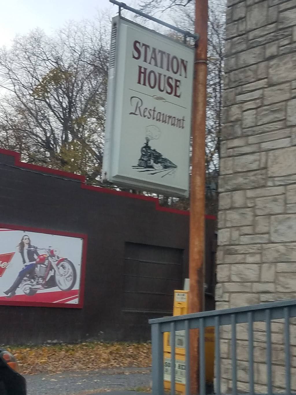 Station House | restaurant | 44 Montgomery St, Montgomery, PA 17752, USA | 5705472283 OR +1 570-547-2283