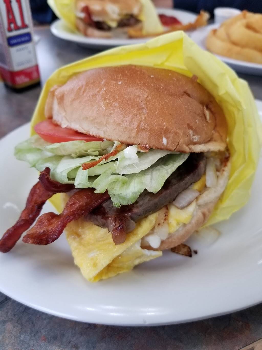 Toms Famous Burgers 6 | restaurant | 5624 Pacific Blvd, Huntington Park, CA 90255, USA | 3235818179 OR +1 323-581-8179