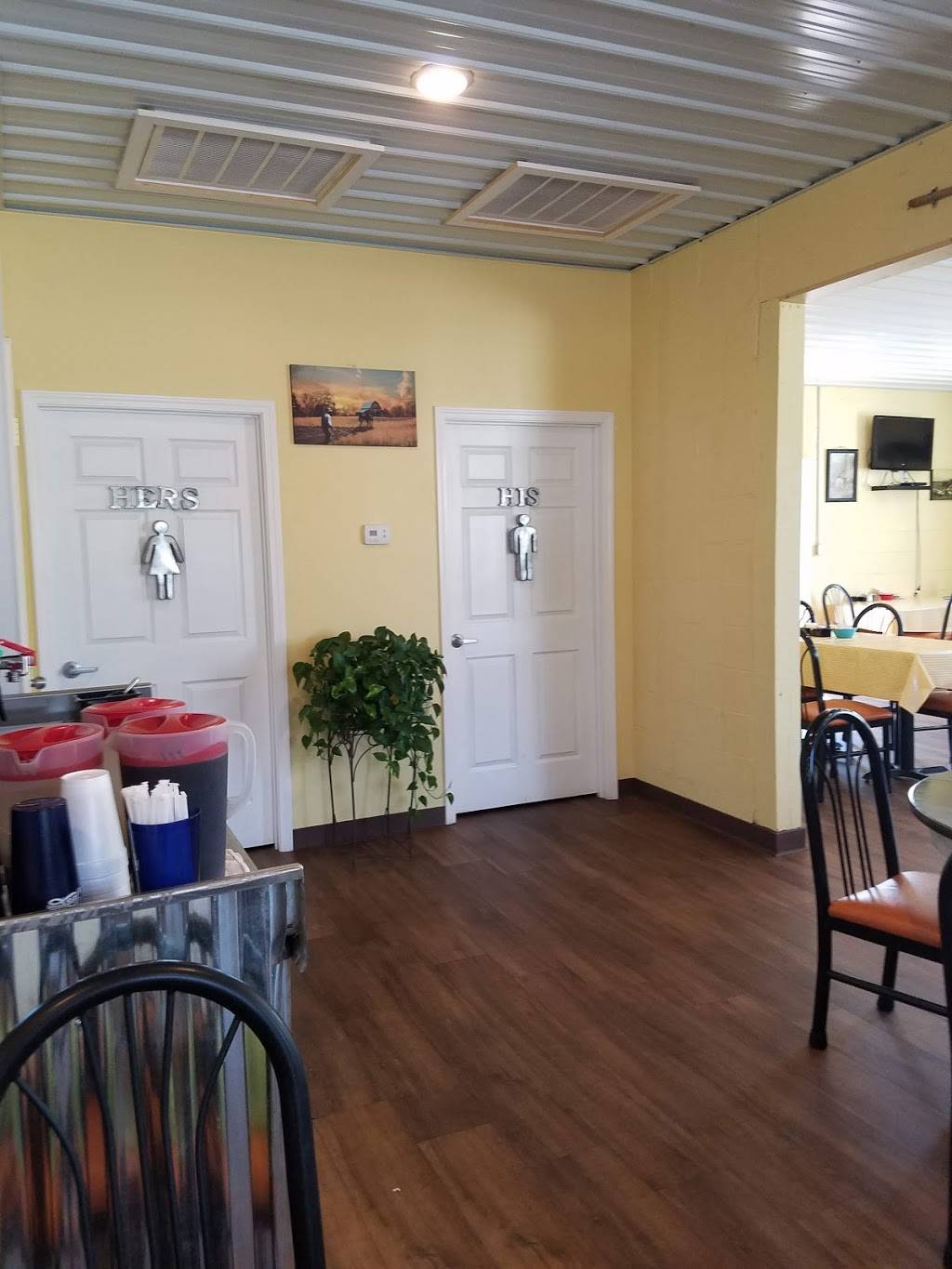 Plow Point Restaurant | restaurant | 11980 Greenville Rd, Hopkinsville, KY 42240, USA | 2702692478 OR +1 270-269-2478