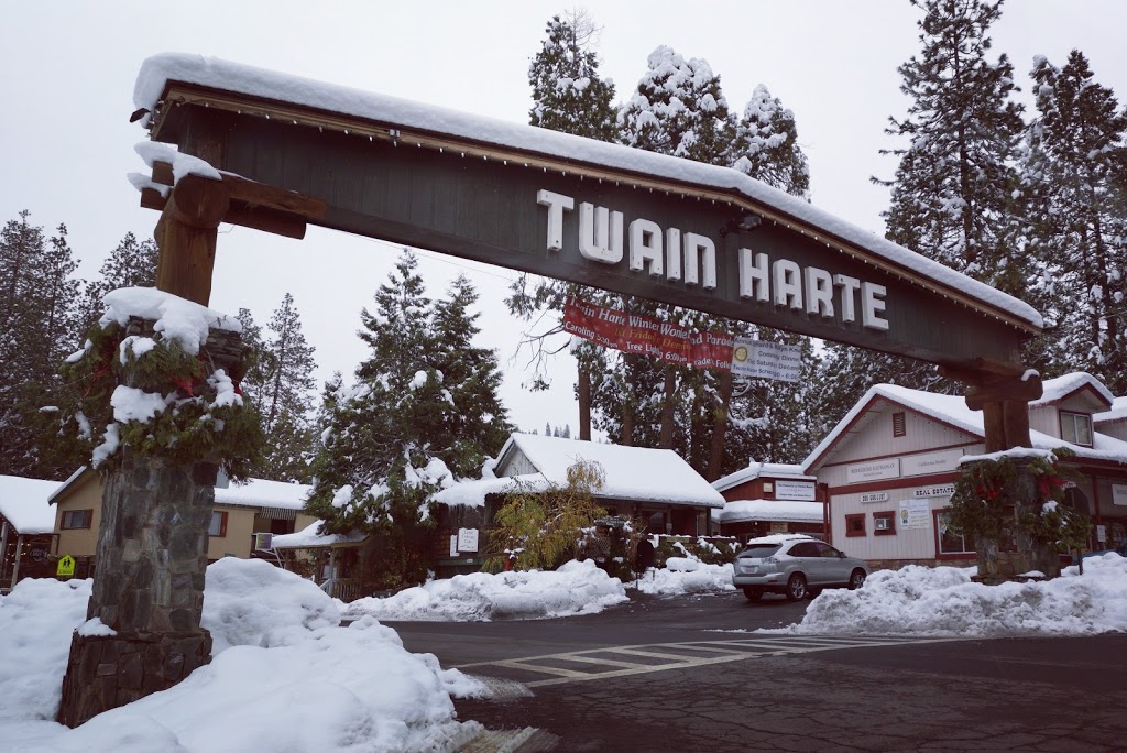 Twain Harte Golf Course | restaurant | 22909 Meadow Dr, Twain Harte, CA 95383, USA | 2095863131 OR +1 209-586-3131