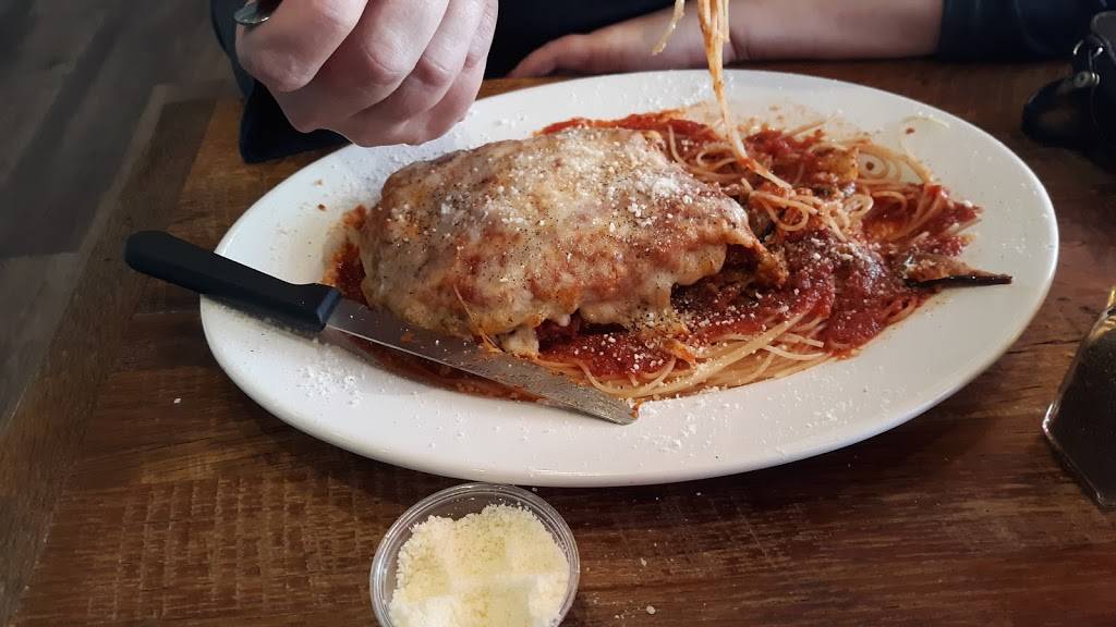 Mama Ginas | restaurant | 101 S 2nd St, Fulton, NY 13069, USA | 3155988210 OR +1 315-598-8210