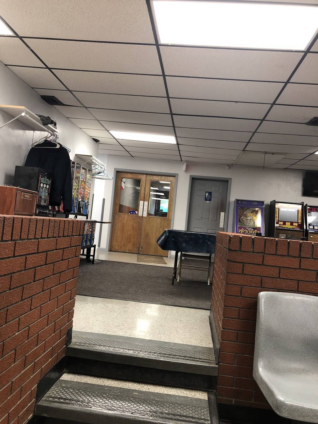 Nesbits Lanes | meal takeaway | 3501 Leechburg Rd, Pittsburgh, PA 15239, USA | 4127935556 OR +1 412-793-5556