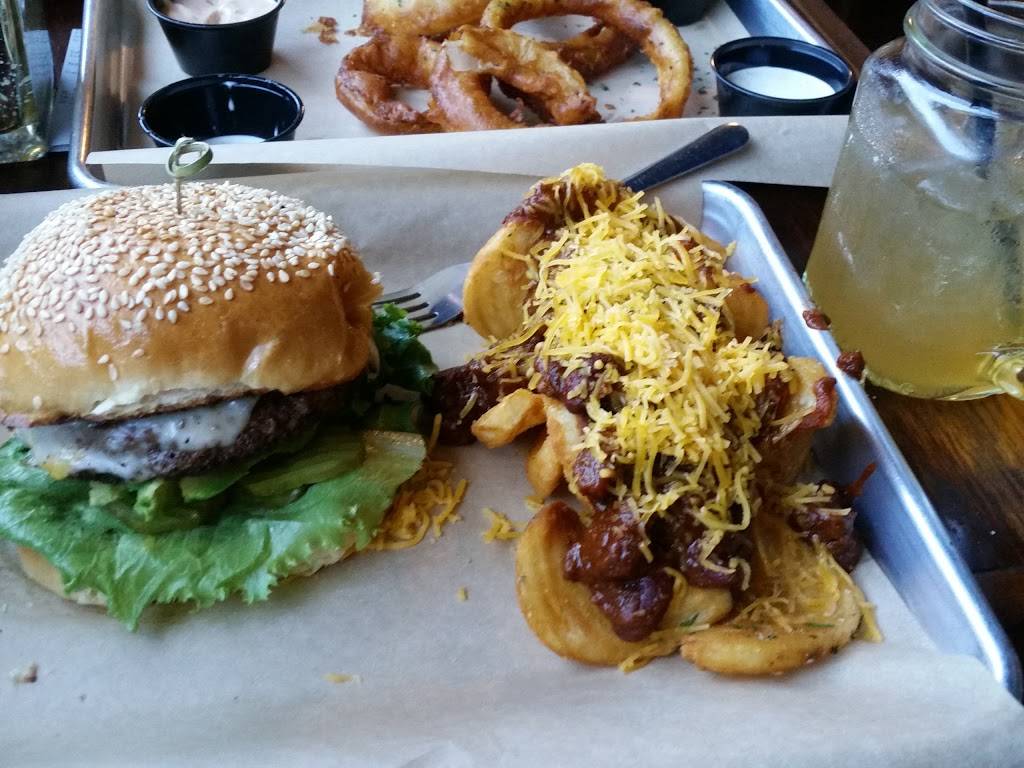 Hawx Burger Bar & Ice House | restaurant | 2895 Thousand Oaks, San Antonio, TX 78232, USA | 2103204299 OR +1 210-320-4299