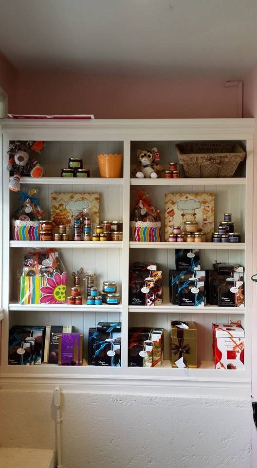 Pizzeria-Crèmerie-Café Les Délices Royales | restaurant | 6395 Ave Royale, LAnge-Gardien, QC G0A 2K0, Canada | 4184061746 OR +1 418-406-1746