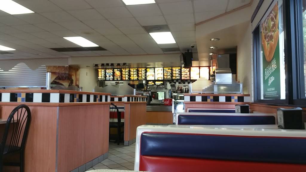 Carls Jr. | meal takeaway | 33125 Temecula Pkwy, Temecula, CA 92592, USA | 9513022514 OR +1 951-302-2514