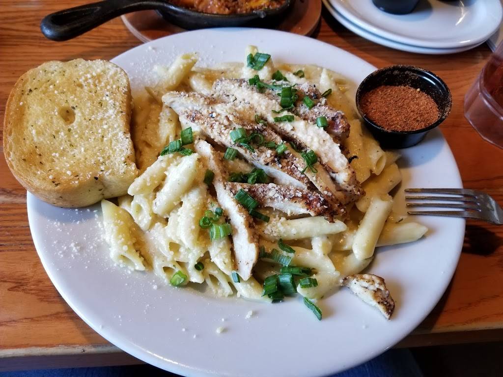 Chilis Grill & Bar | restaurant | 4500 Hardy St, Hattiesburg, MS 39402, USA | 6012961131 OR +1 601-296-1131