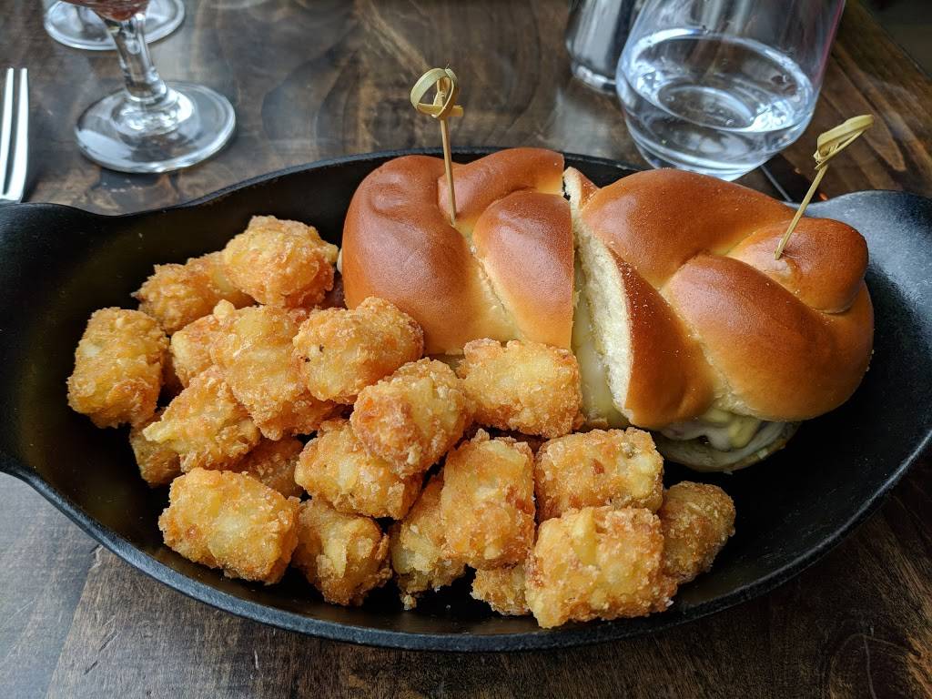 The Roundhouse | restaurant | 2 E Main St, Beacon, NY 12508, USA | 8457658369 OR +1 845-765-8369