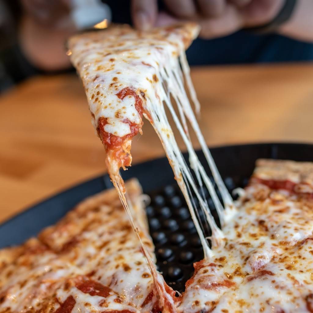 Noble Romans Craft Pizza & Pub | restaurant | 6853 W Broadway, McCordsville, IN 46055, USA | 3175898399 OR +1 317-589-8399