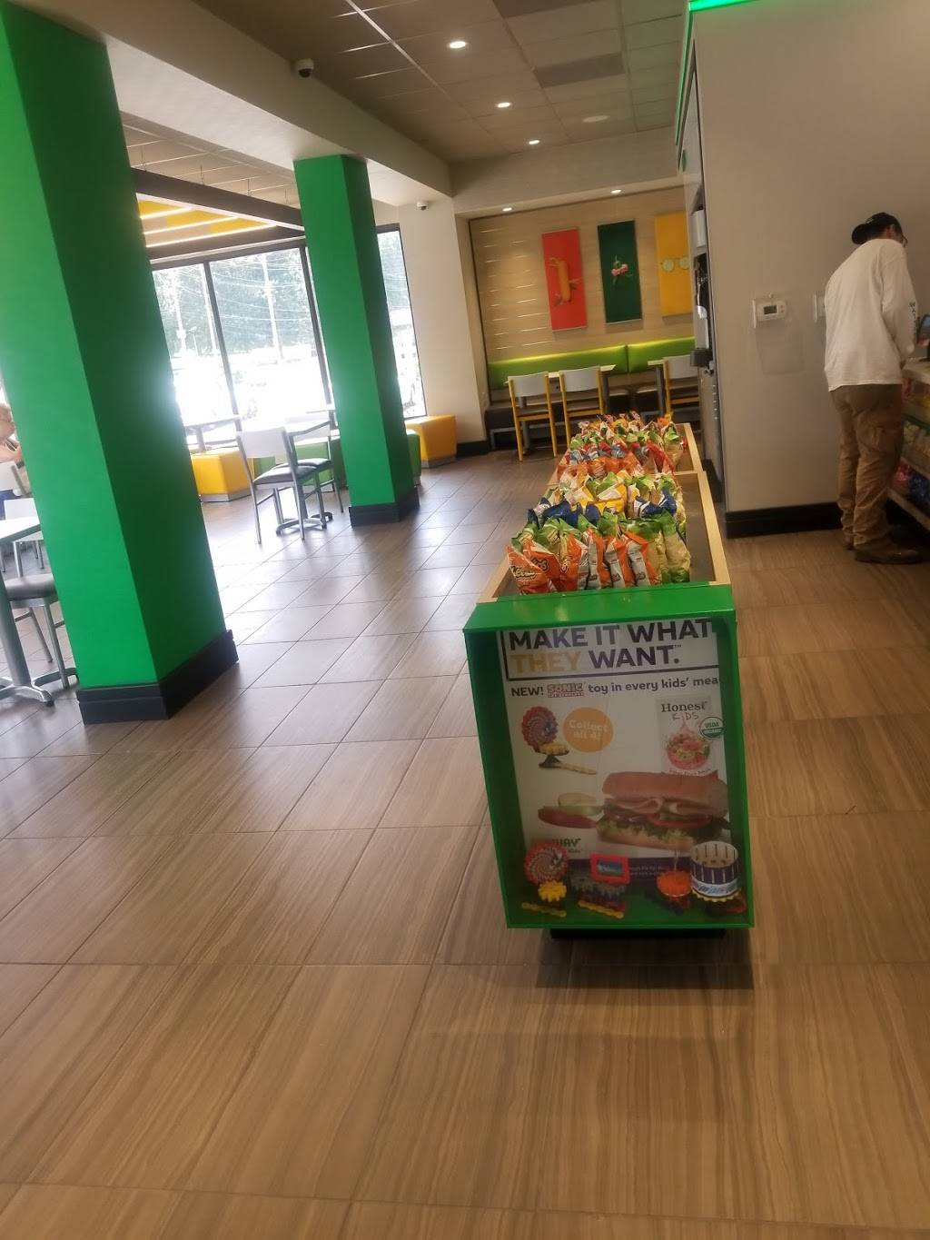 Subway | restaurant | 464 N Main St, Memphis, TN 38105, USA | 9015219753 OR +1 901-521-9753