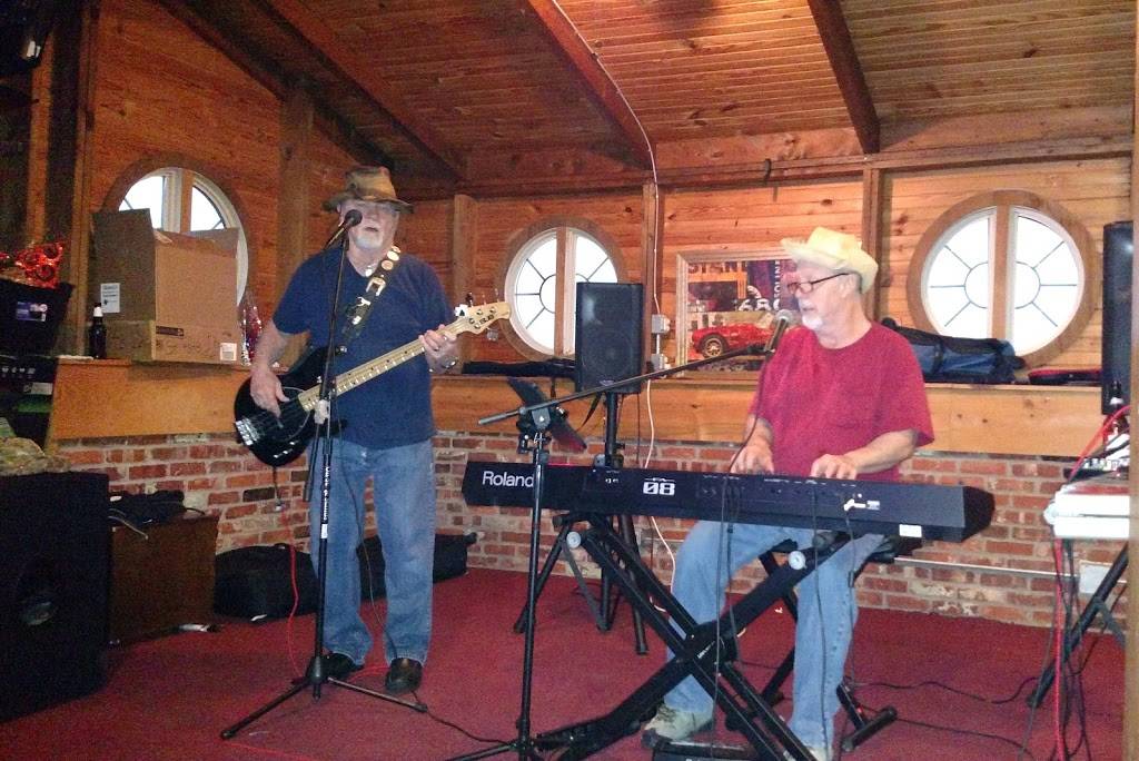 Mack Daddys | restaurant | 1031 IN-62, Charlestown, IN 47111, USA | 8122561092 OR +1 812-256-1092